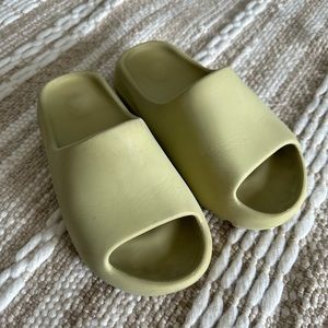 Yeezy Slides